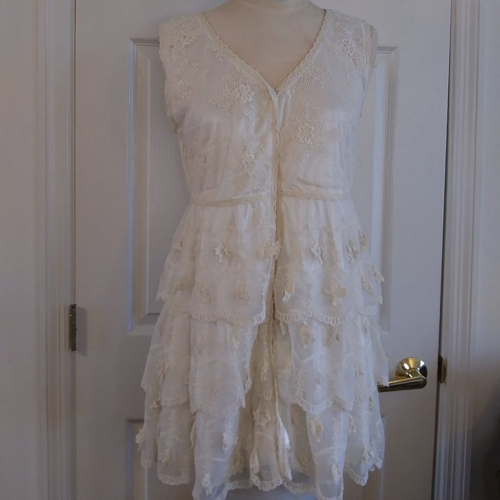 Lady Noiz | Ivory Tiered Lace Vest Satin Lined Single Front Hook Close | S